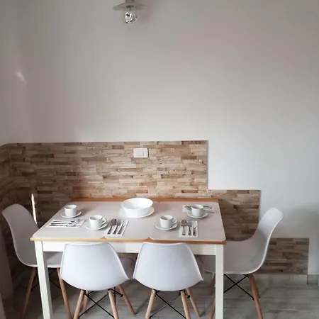 Designer 1 Bedroom White Tree 2 Minutes To The In The Center, Puerto De La Cruz, Tenerife Apartment *