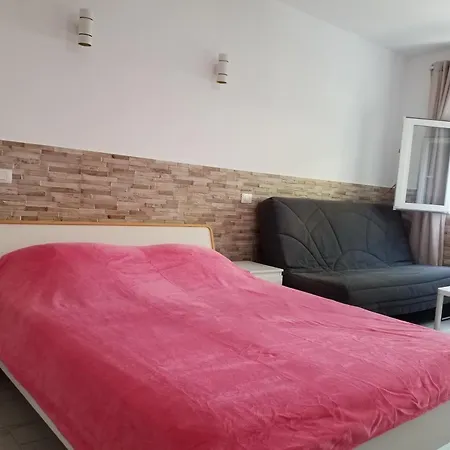 Designer 1 Bedroom White Tree 2 Minutes To The In The Center, Puerto De La Cruz, Tenerife Apartment *