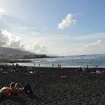 Designer 1 Bedroom White Tree 2 Minutes To The In The Center, Puerto De La Cruz, Tenerife *